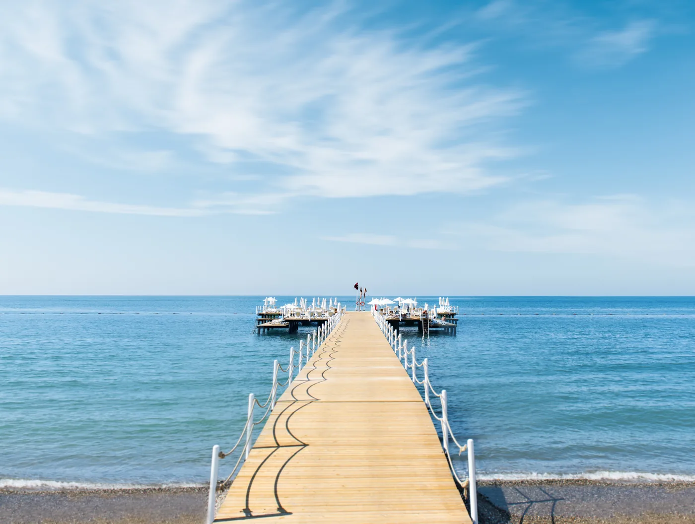 Пирс Rixos Premium Belek, Турция — знаковый кадр бренда, не Sea Breeze